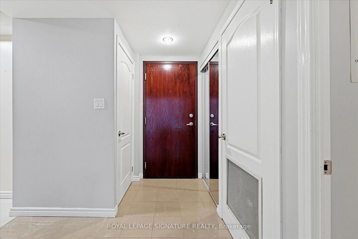 Property Photo:  263 Wellington Street W 306  ON M5V 3E6 