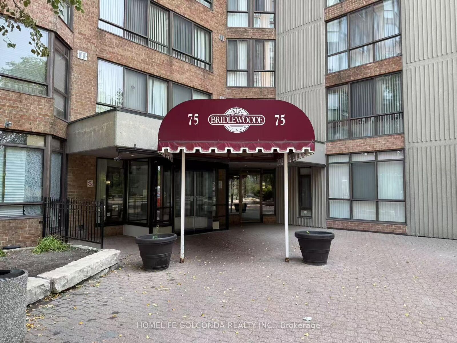 Property Photo:  75 Bamburgh Circle 624  ON M1W 3W1 