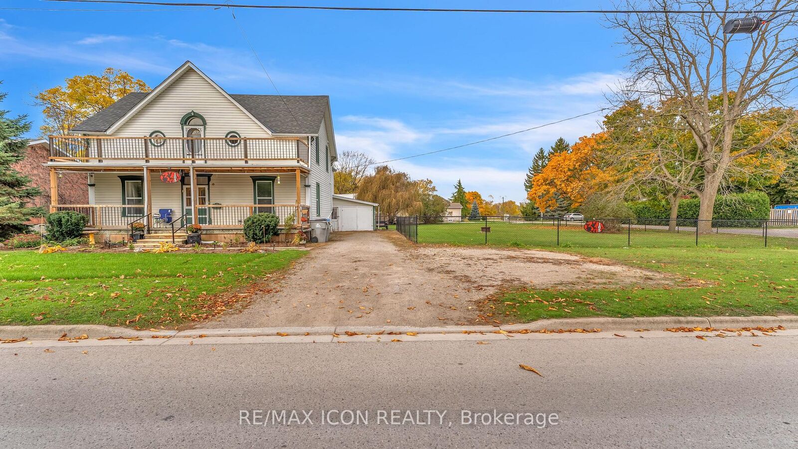 Property Photo: 185 West Park Drive W ON N0M 2K0
