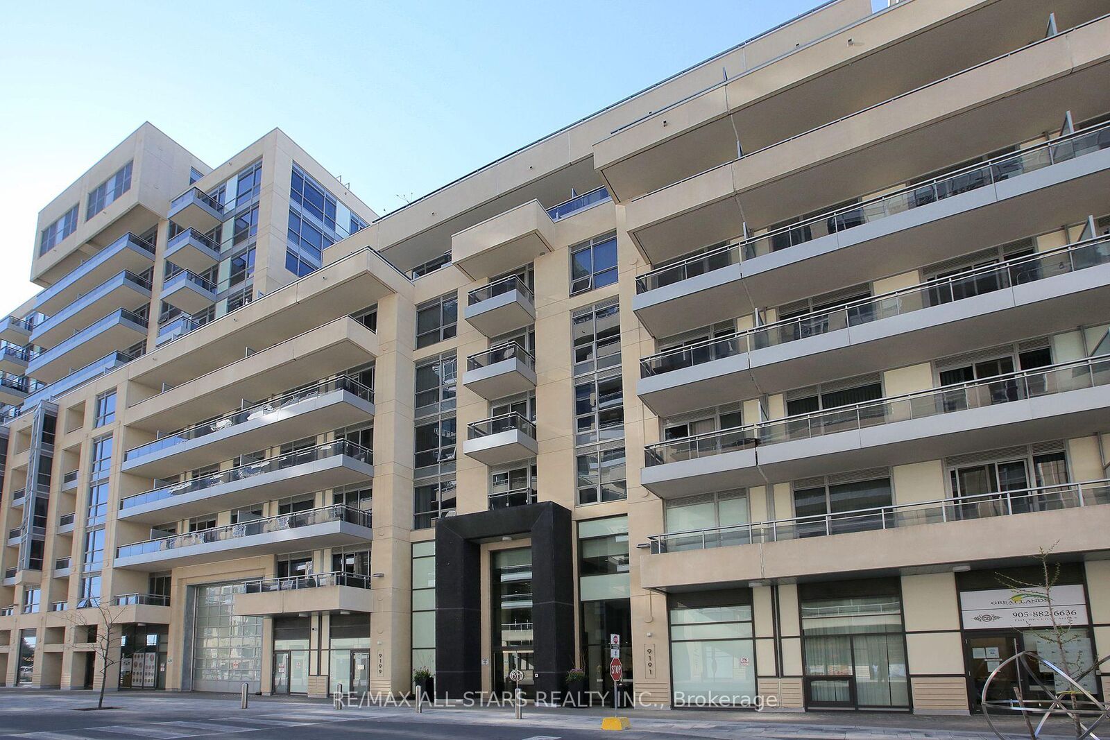 Property Photo:  9191 Yonge Street SW 807  ON L4C 1E2 