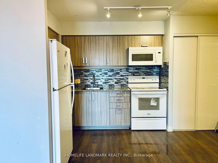 Property Photo:  30 Meadowglen Place 2406  ON M1G 0A6 