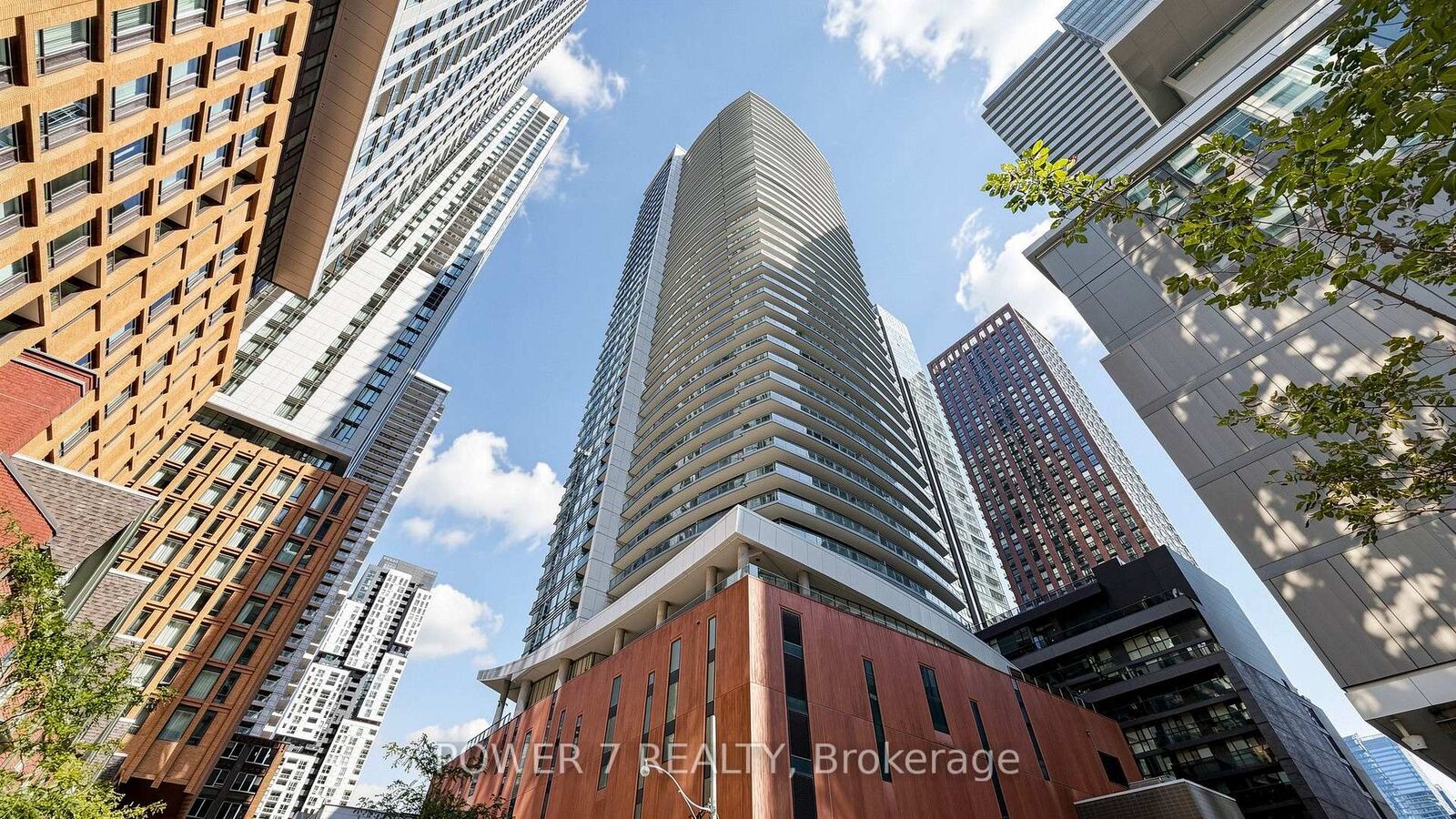 Property Photo:  21 Widmer Street W 4207  ON M5V 0B8 