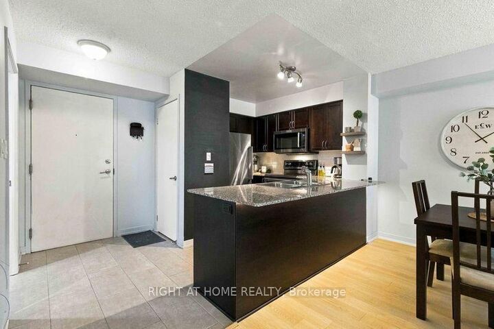 Property Photo:  816 Lansdowne Avenue 302  ON M6H 4K6 
