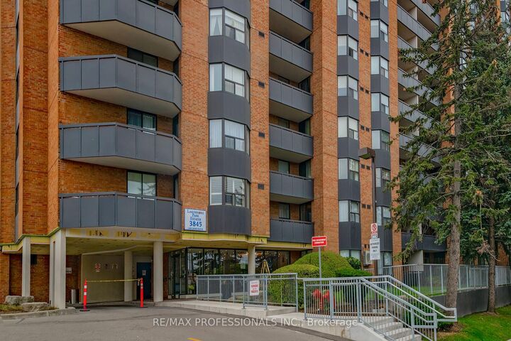 Property Photo: 3845 Lakeshore Boulevard 1506 ON M8W 4Y3
