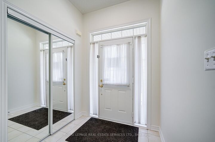 Property Photo:  3251 Edwyna Drive  ON L5M 0V2 