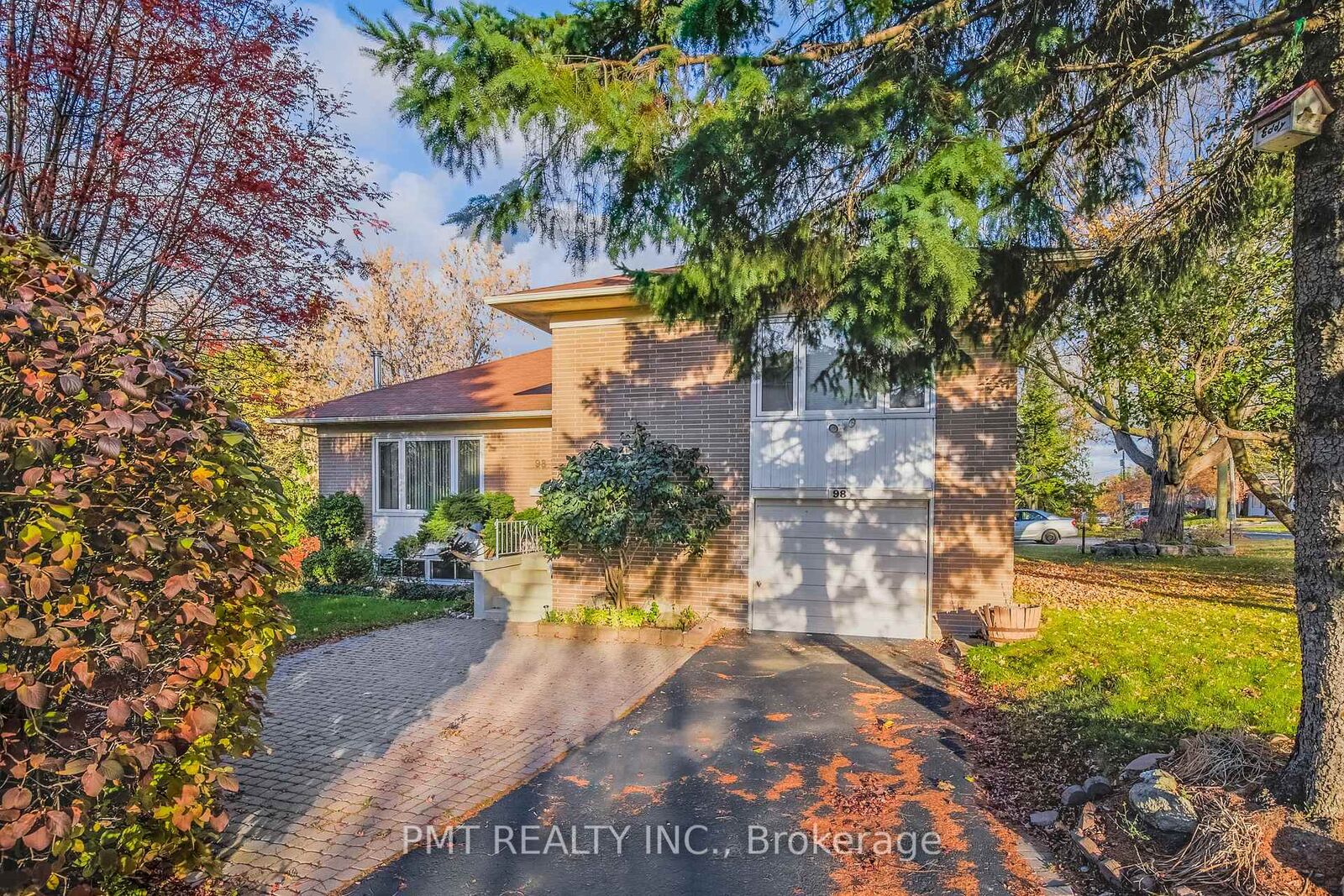Property Photo:  98 Highland Park Boulevard  ON L3T 1B7 