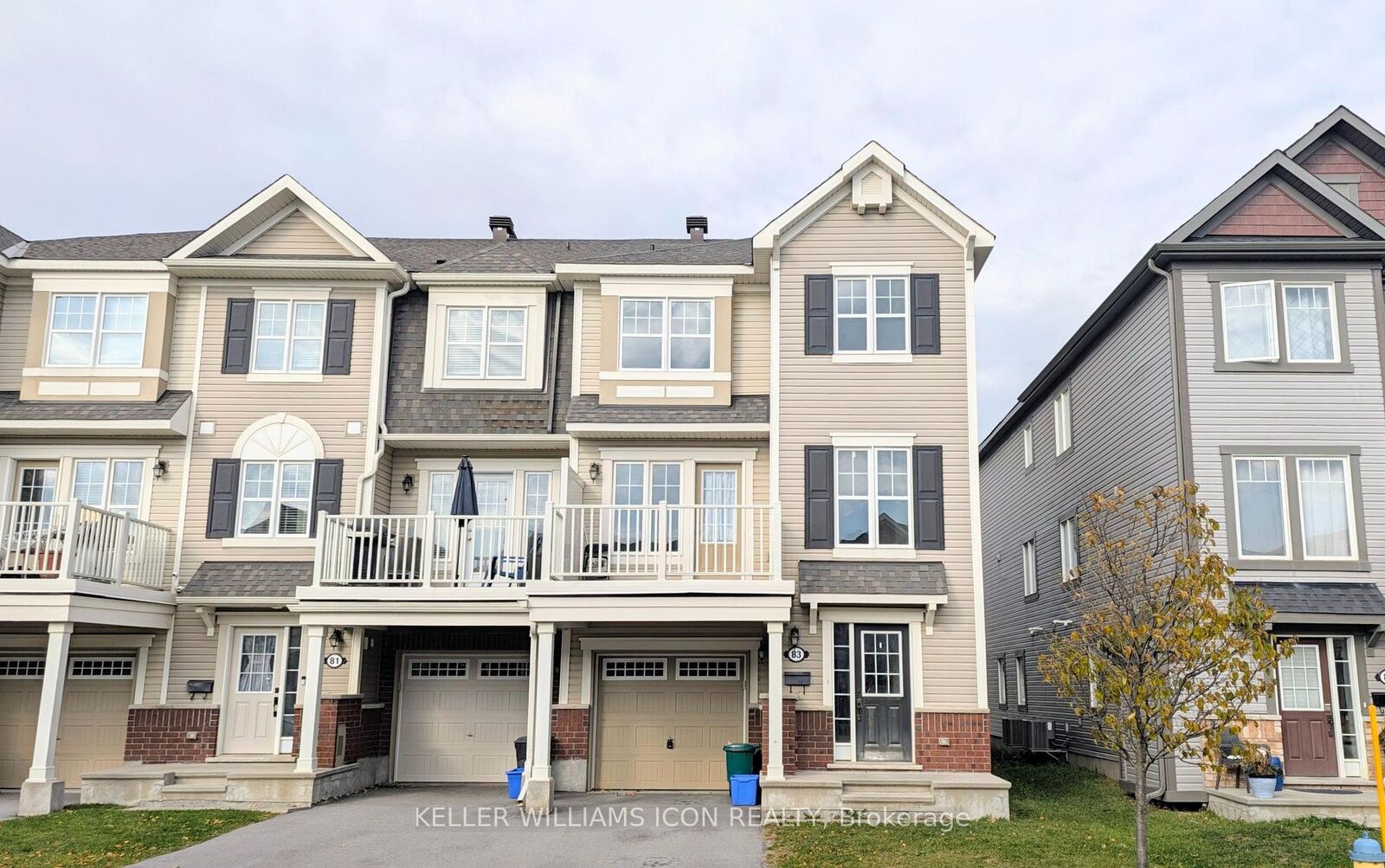 Property Photo:  83 Buffalograss Crescent  ON K2C 6H5 