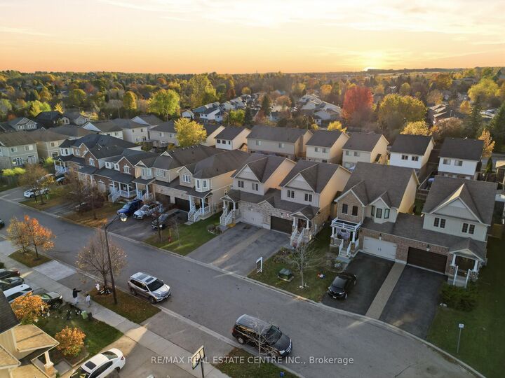 Property Photo: 18 James Arnott Crescent ON L9W 0B5