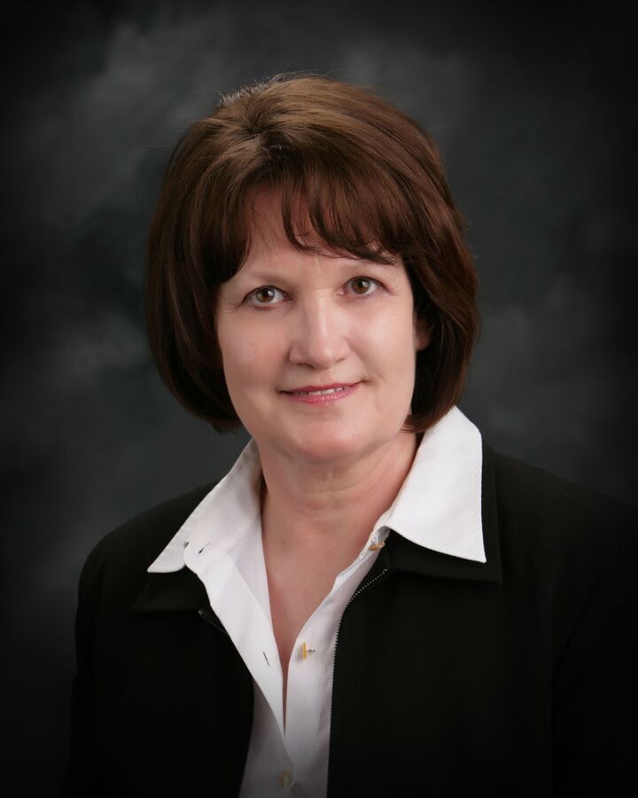 Dorthy Lowe, Associate Real Estate Broker in Litchfield, Reid Baugher Realty