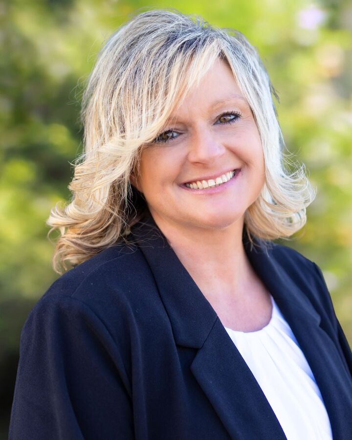 Tanya Davis, Real Estate Broker in Marion, ERA Live Moore
