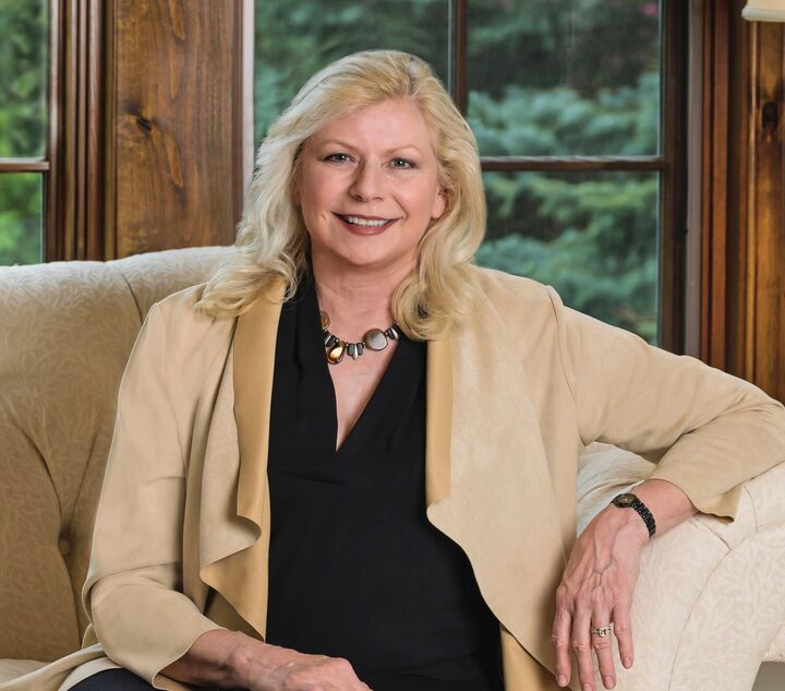 Kathryn Hoffman, Associate Real Estate Broker in Naperville, Circle