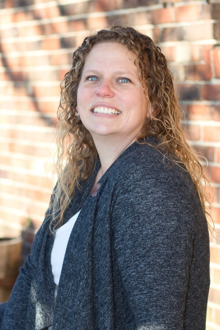 Stephanie Alvarez, Real Estate Salesperson in Whitehall, Schmidt Realtors