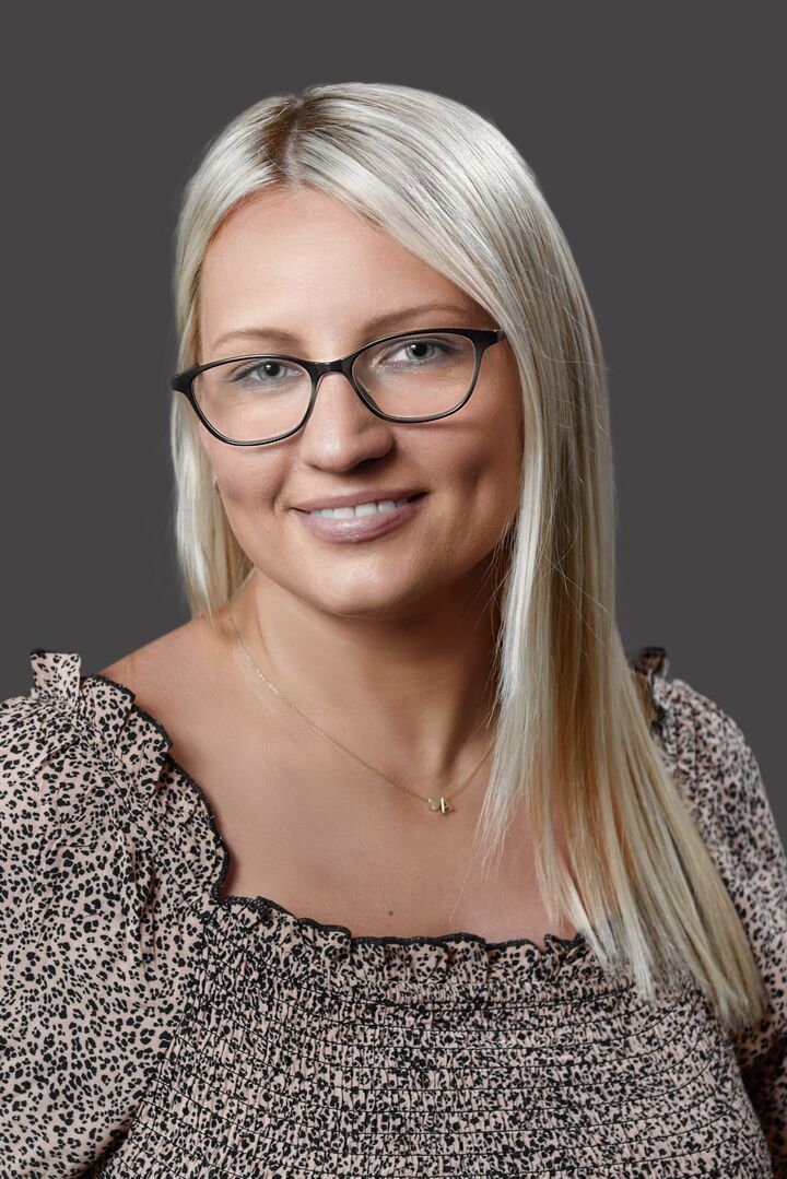 Aneta Szewczyk, Real Estate Broker in Zionsville, Scheetz