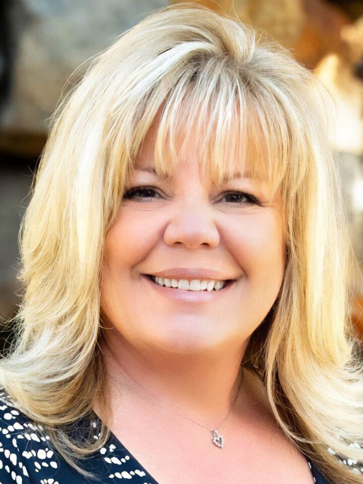 Shelly McNamara, Real Estate Salesperson in Palm Desert, Affiliated