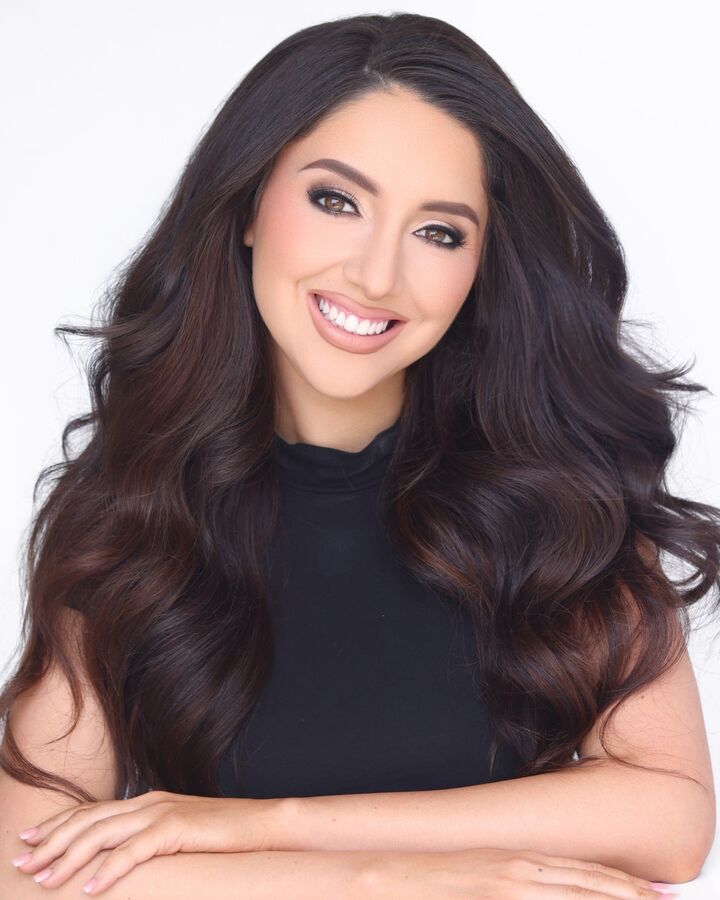 Camila Valencia, Sales Representative in Victorville, LEADERS