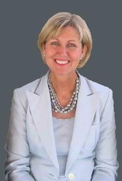 Loretta Broeking, Real Estate Broker in Carmel, Scheetz