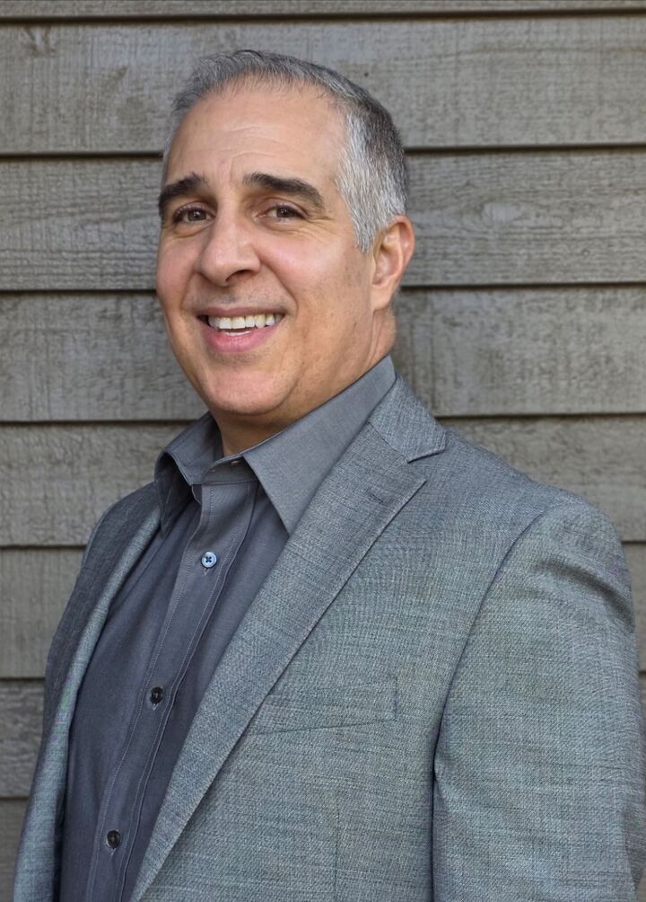 Julio Fernandez, Broker in Seattle, Windermere