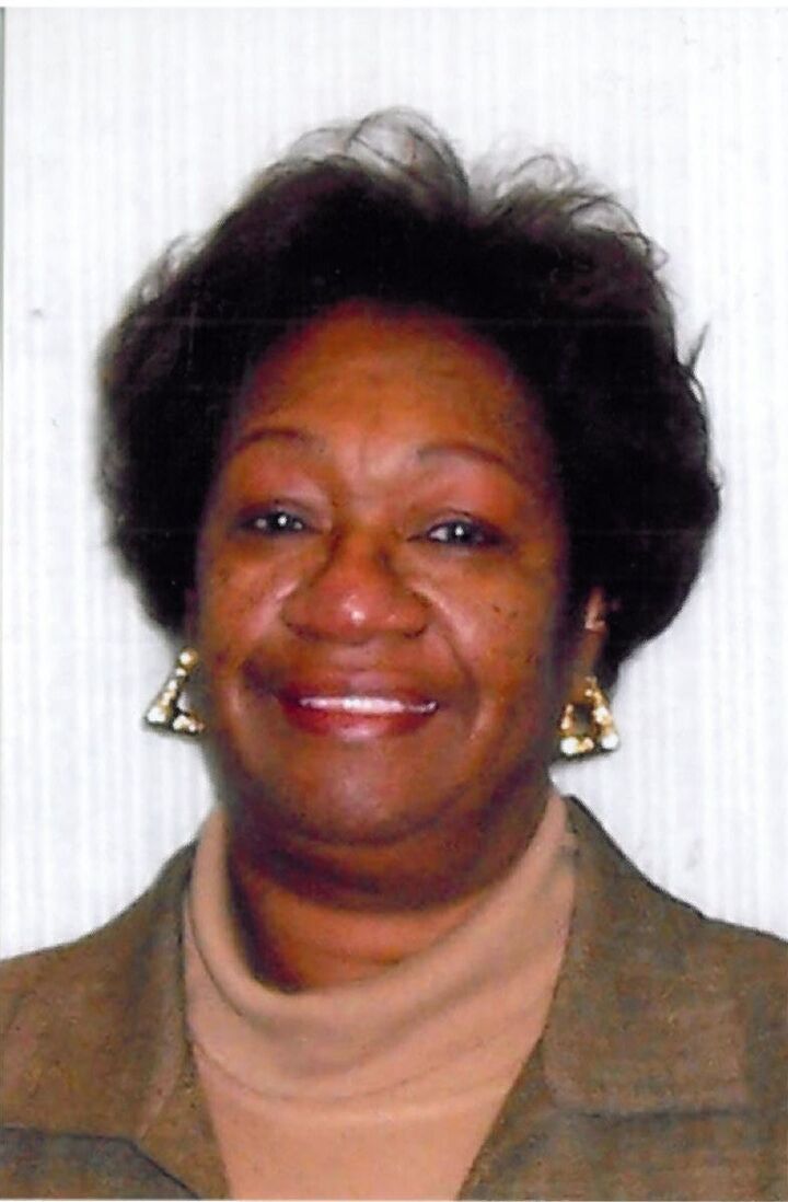 Doris McGruder, Real Estate Broker in Waukegan, Circle