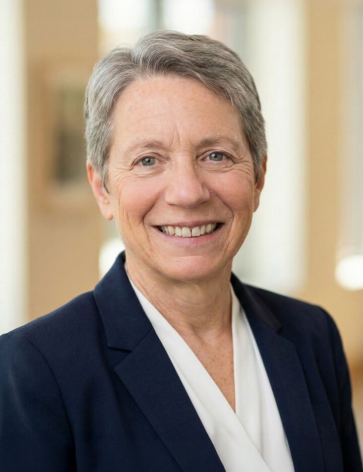 Andrea Ronaldi, Real Estate Salesperson in Waldorf, Premier