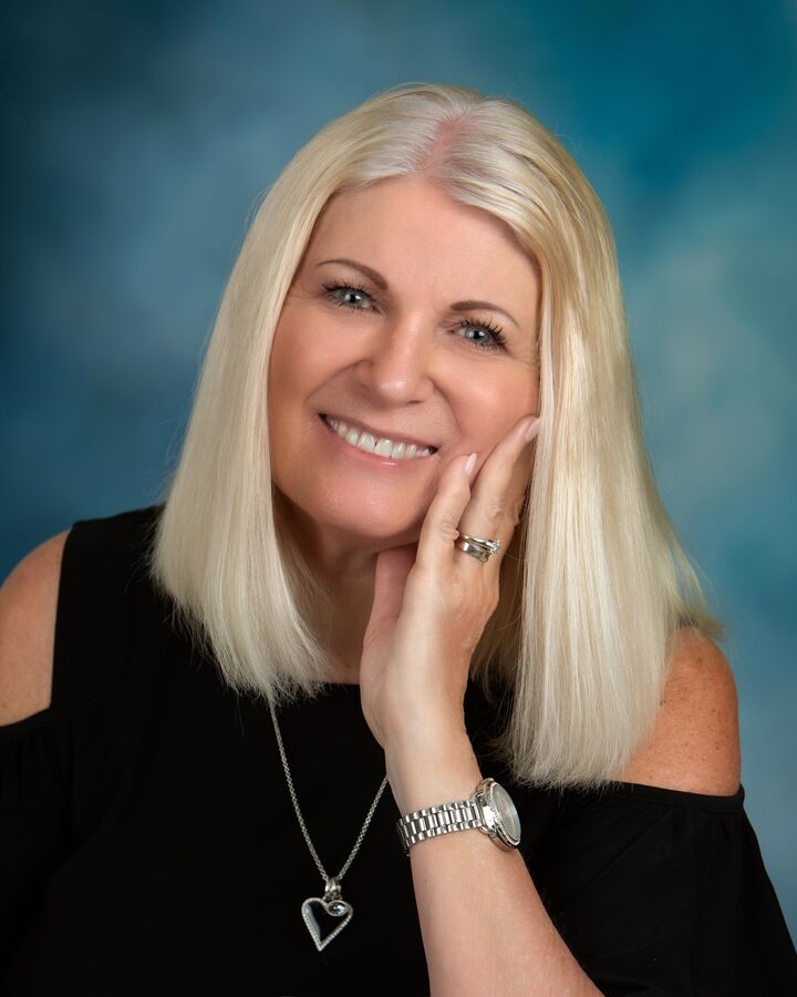 Barbara McHenry, Real Estate Broker/Real Estate Salesperson in Punta Gorda, Sunstar Realty