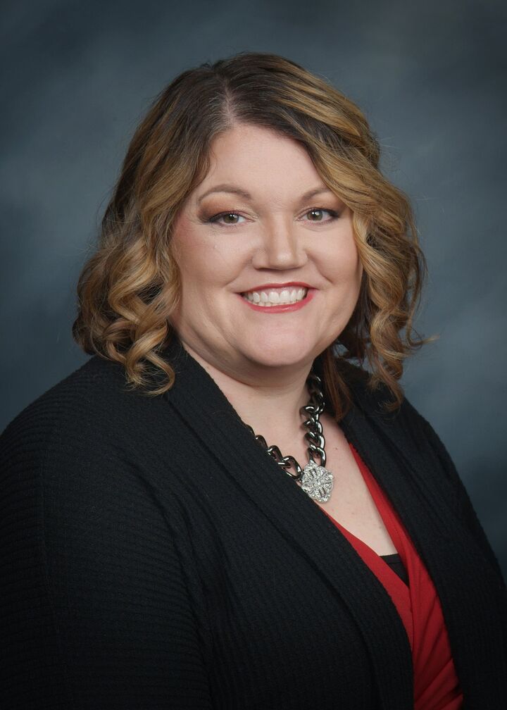 Angie Muehlfeld, Associate Real Estate Broker in Frankenmuth, Signature Realty