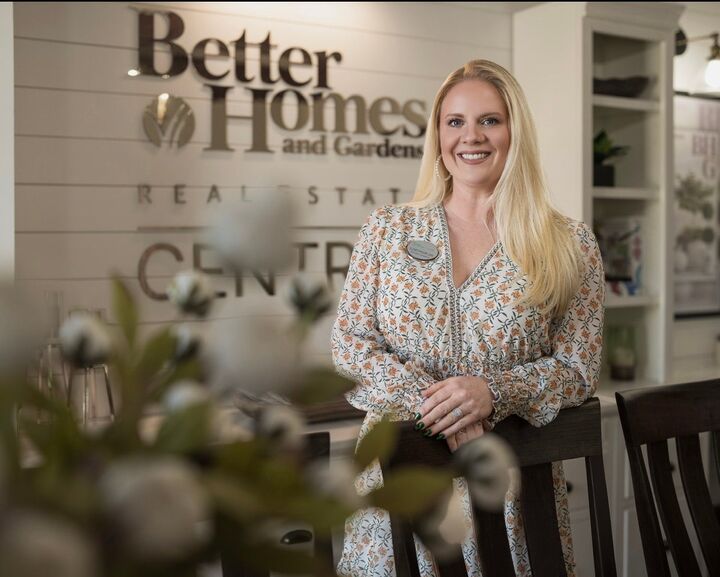 Elizabeth Lewis, Real Estate Salesperson in Hurricane, Central