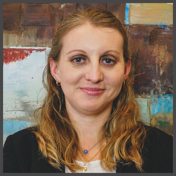 Grazyna Ziomek, Associate Real Estate Broker in Orland Park, Circle