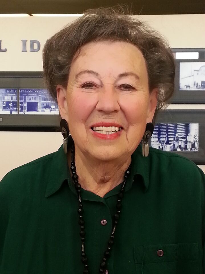 Leonna Lee 