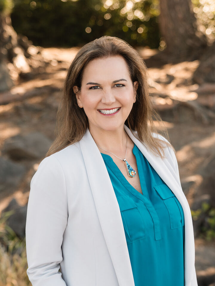 Gina Madeya, LIC: 114063 | REALTOR® | AHWD | ABR® | CLHMS | PSA | RENE in Kirkland, Windermere