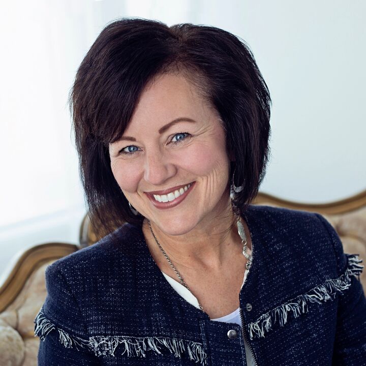 Elona Livingston, Real Estate Salesperson in Puyallup, Pacific Commons