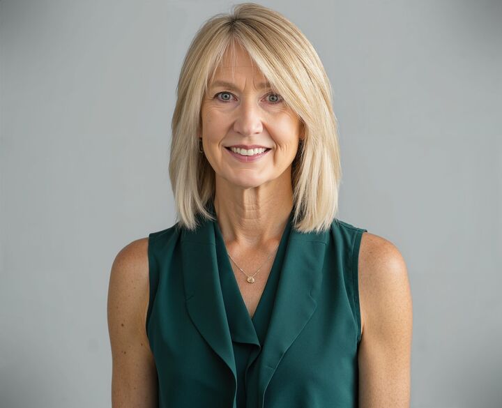 Claudia Miller Forrest, Real Estate Salesperson in Valparaiso, Circle