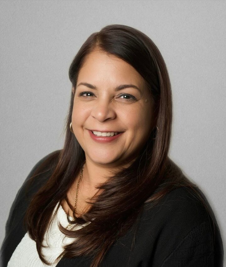 Dennisse Nieves, Real Estate Salesperson in Brandon, Circle