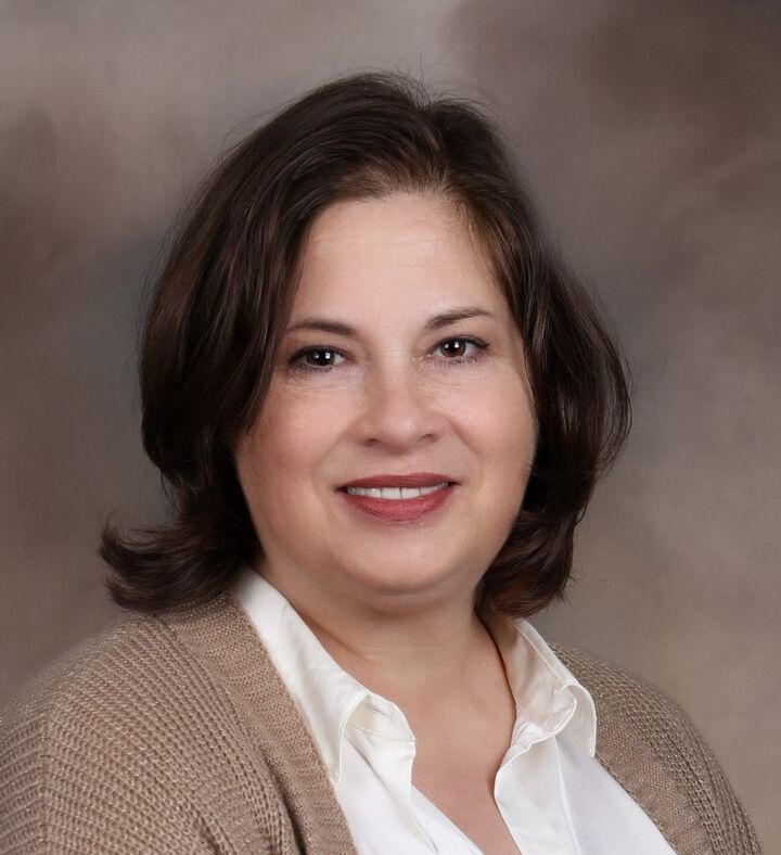 Jennifer Wells, Real Estate Salesperson in Tracy, Select Real Estate, Inc.