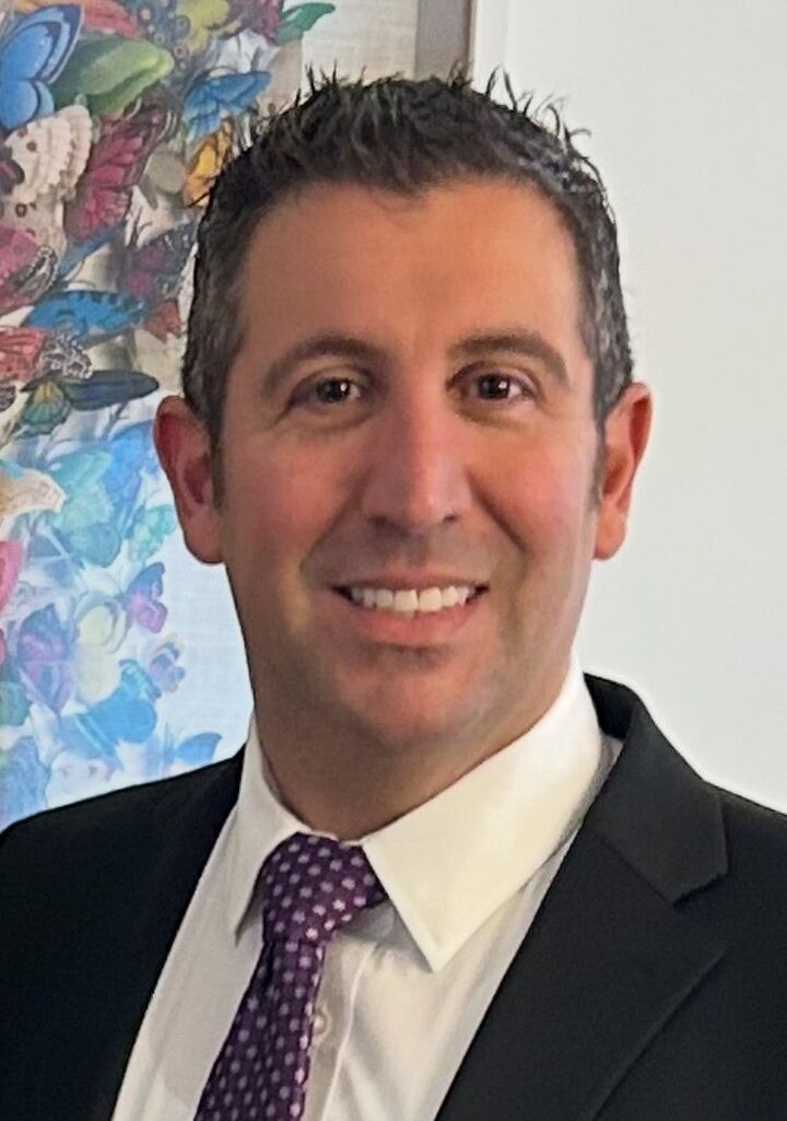 Aldo Giglio,  in Grosse Pointe Farms, Professionals