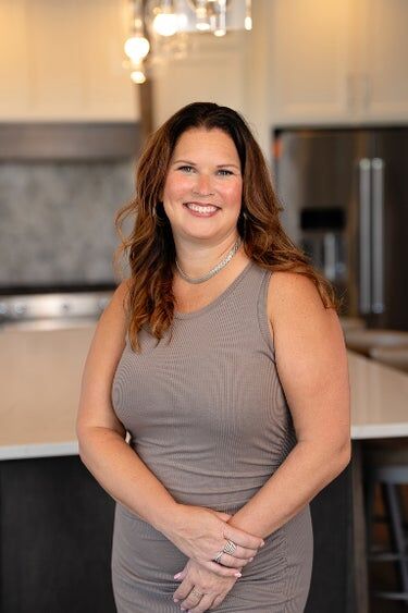 Dorinda Oostenink, Real Estate Salesperson in Sioux Center, Signature Real Estate