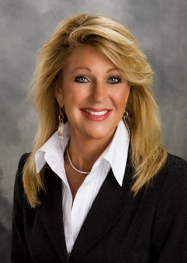 Marceta Claypool, Real Estate Salesperson in Sioux City, ProLink