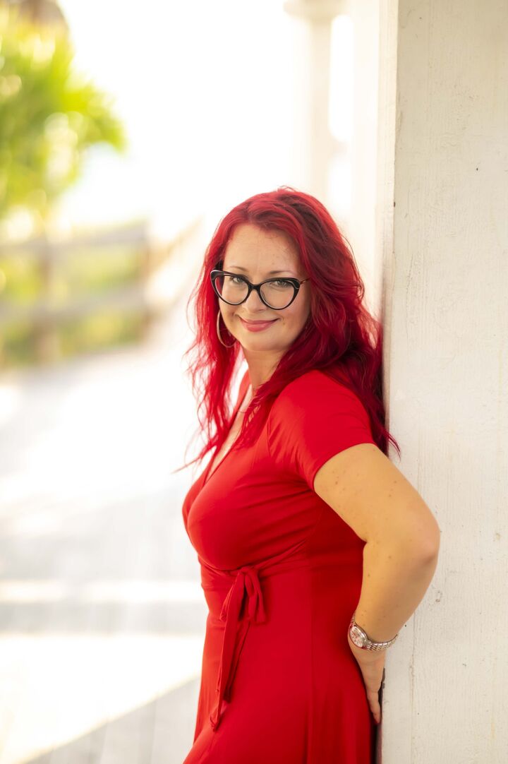 Anna Simmons, Real Estate Salesperson in St Petersburg, North East