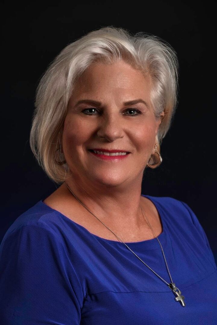 Vanesa Douglas, Real Estate Salesperson in Inverness, J W Morton Real Estate, Inc.