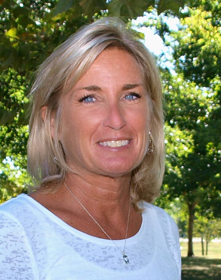 Anne Deschenes, Real Estate Salesperson in Washington, Premier Group