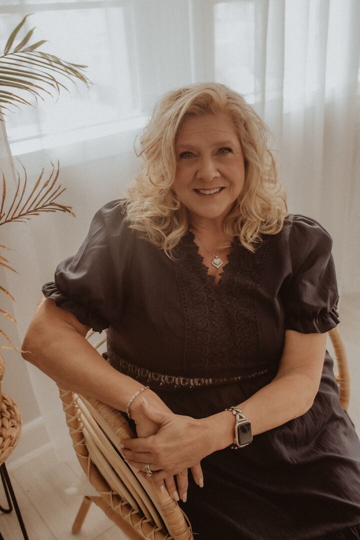 Jane Ann Palmer, Real Estate Salesperson in Clare, Signature Realty