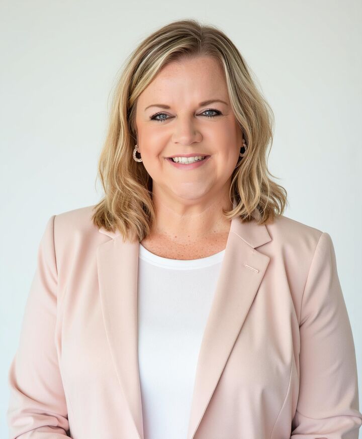 Amy Holloway, Real Estate Salesperson in Chesapeake, Premier