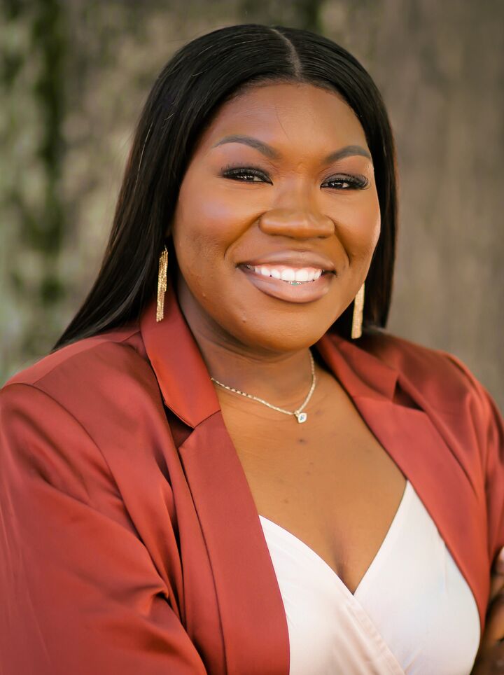 Ambernique Bradley, Real Estate Broker in Charlotte, Paracle