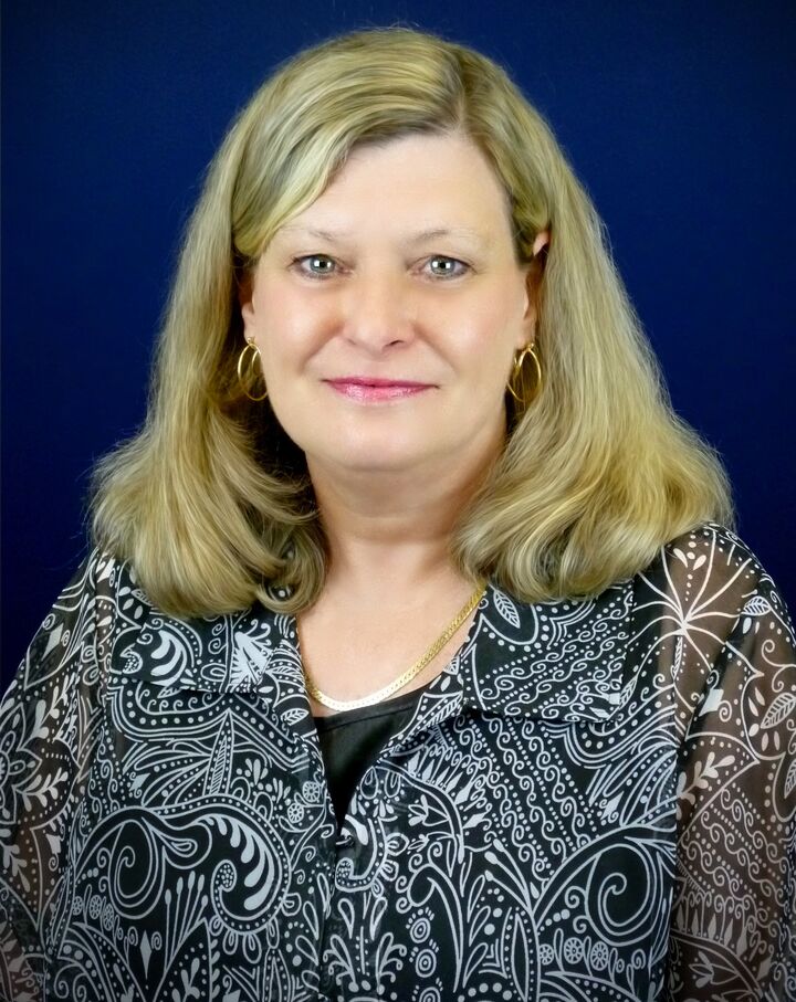 Lynn Marvin,  in Babylon, Realty Connect