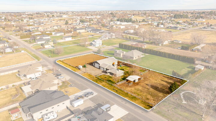 Property Photo:  2205 Rd 72  WA 99301 