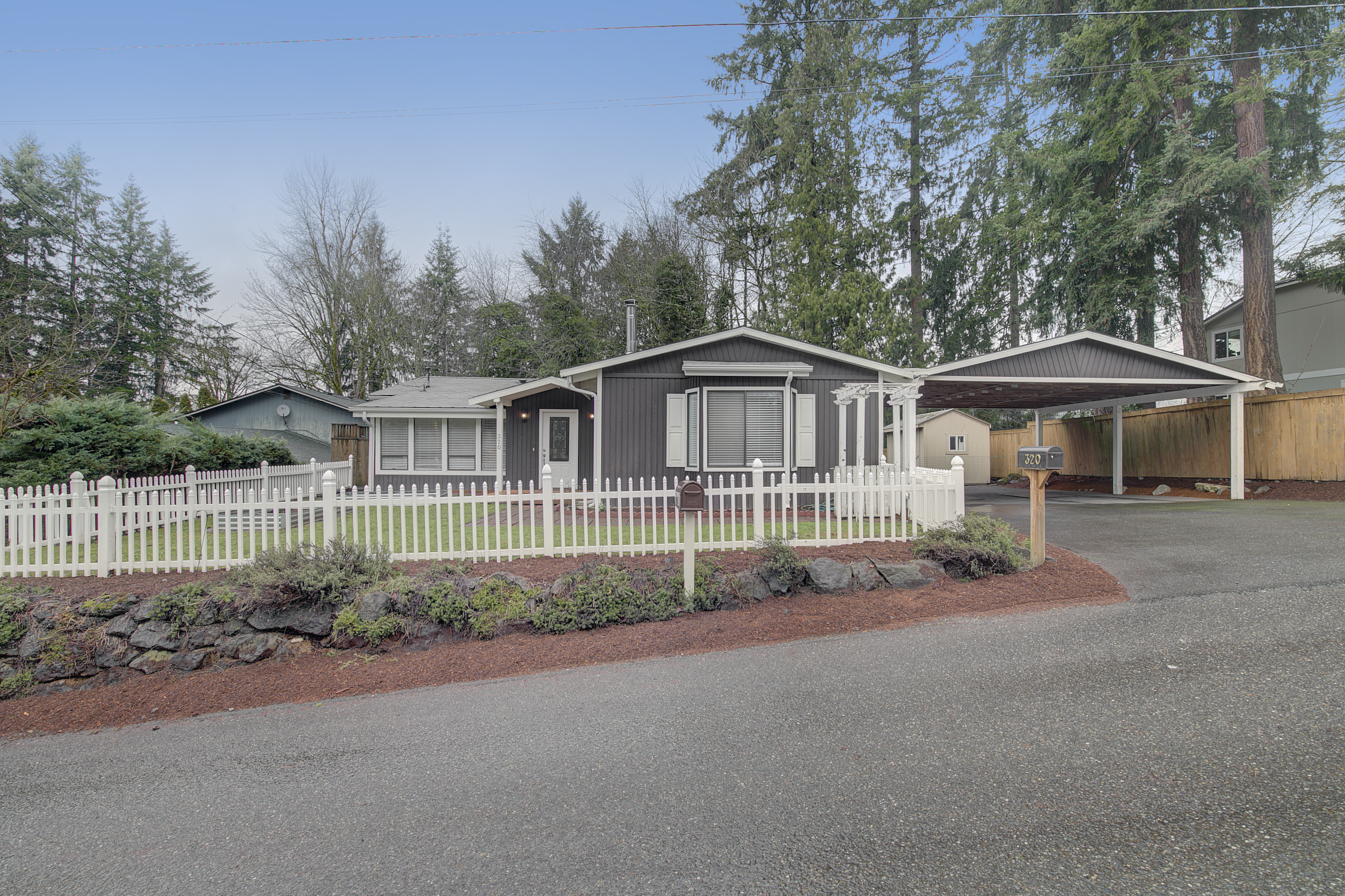 Property Photo:  320 SE Donnelly Lane  WA 98027 