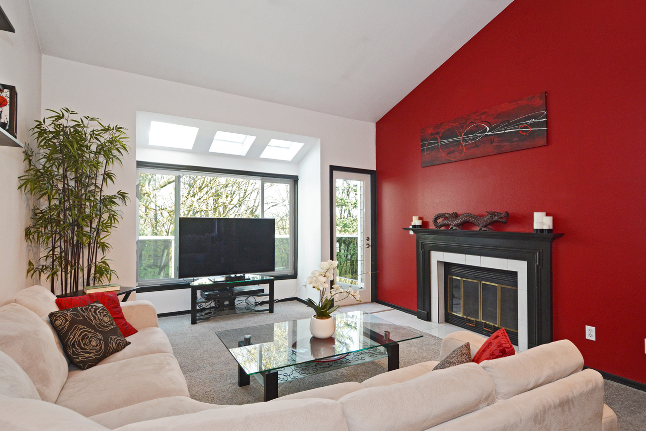 Property Photo: Living & dining room 15748 NE 70th Ct  WA 98052 