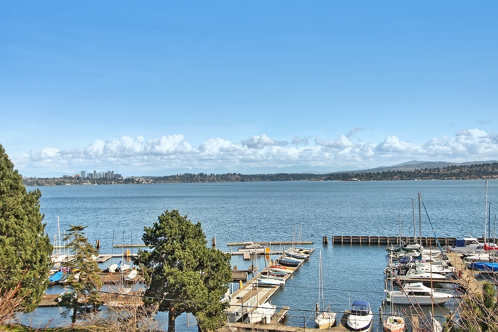 Property Photo:  327 Lake Washington Blvd  WA 98122 