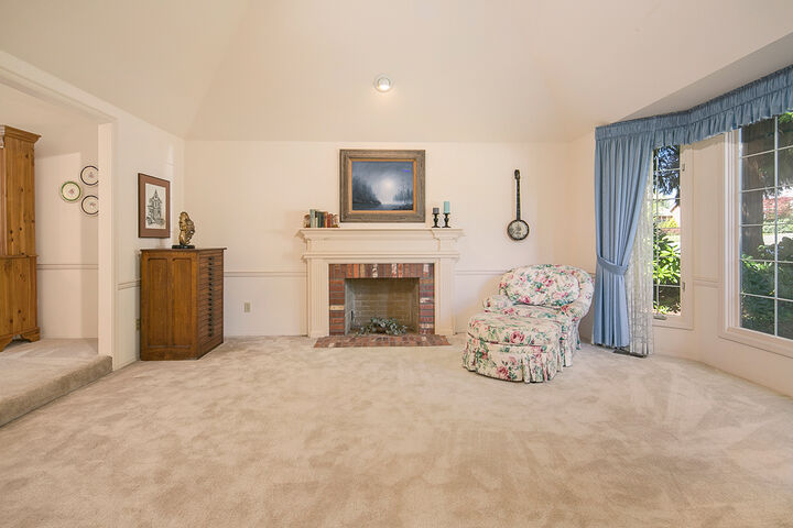 Property Photo: Living room 2225 233rd Ave NE WA 98074