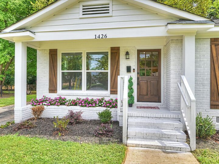 Property Photo:  1426 Larkfield Lane  NC 28210