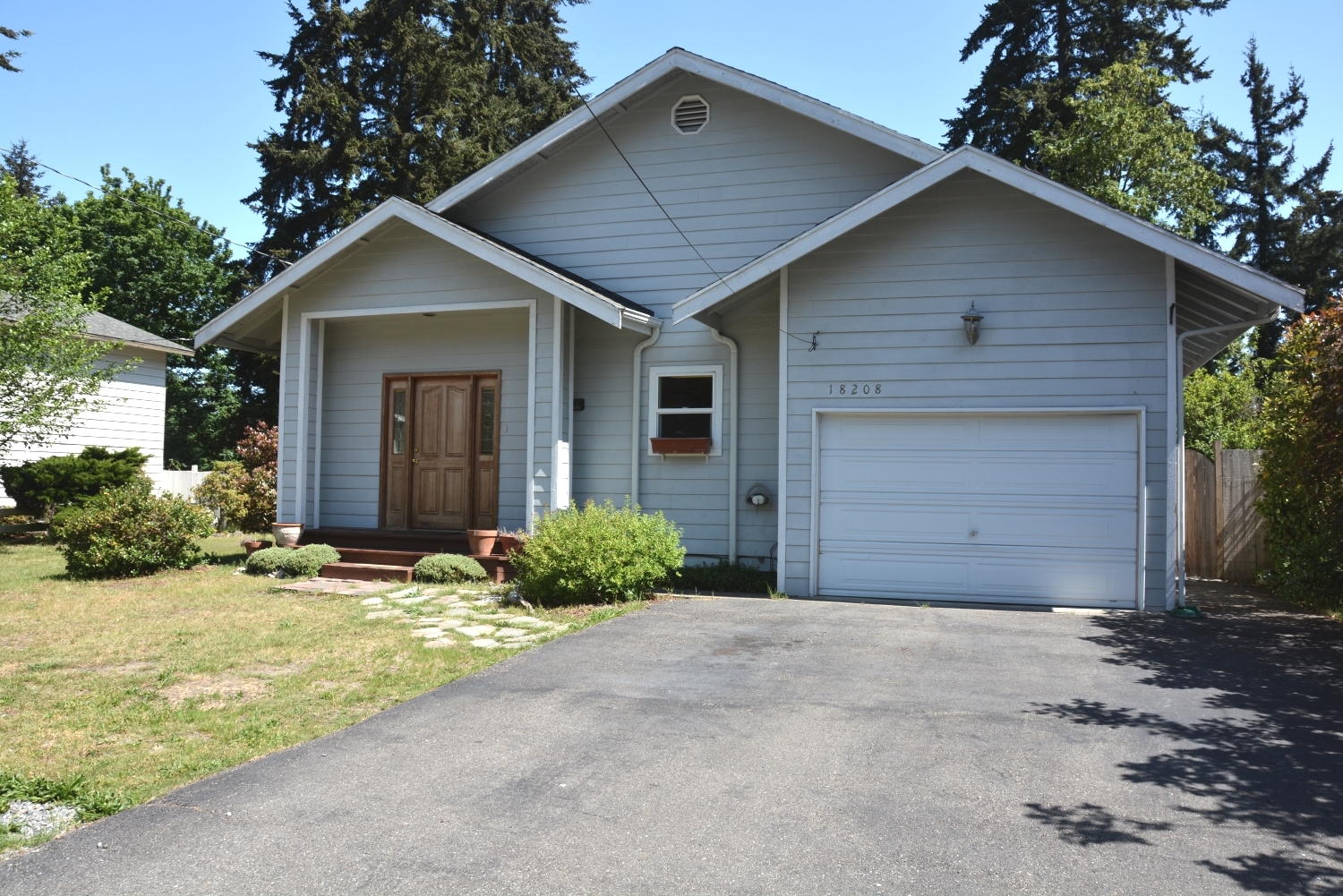 Property Photo:  18208 25th Ave NE  WA 98155 